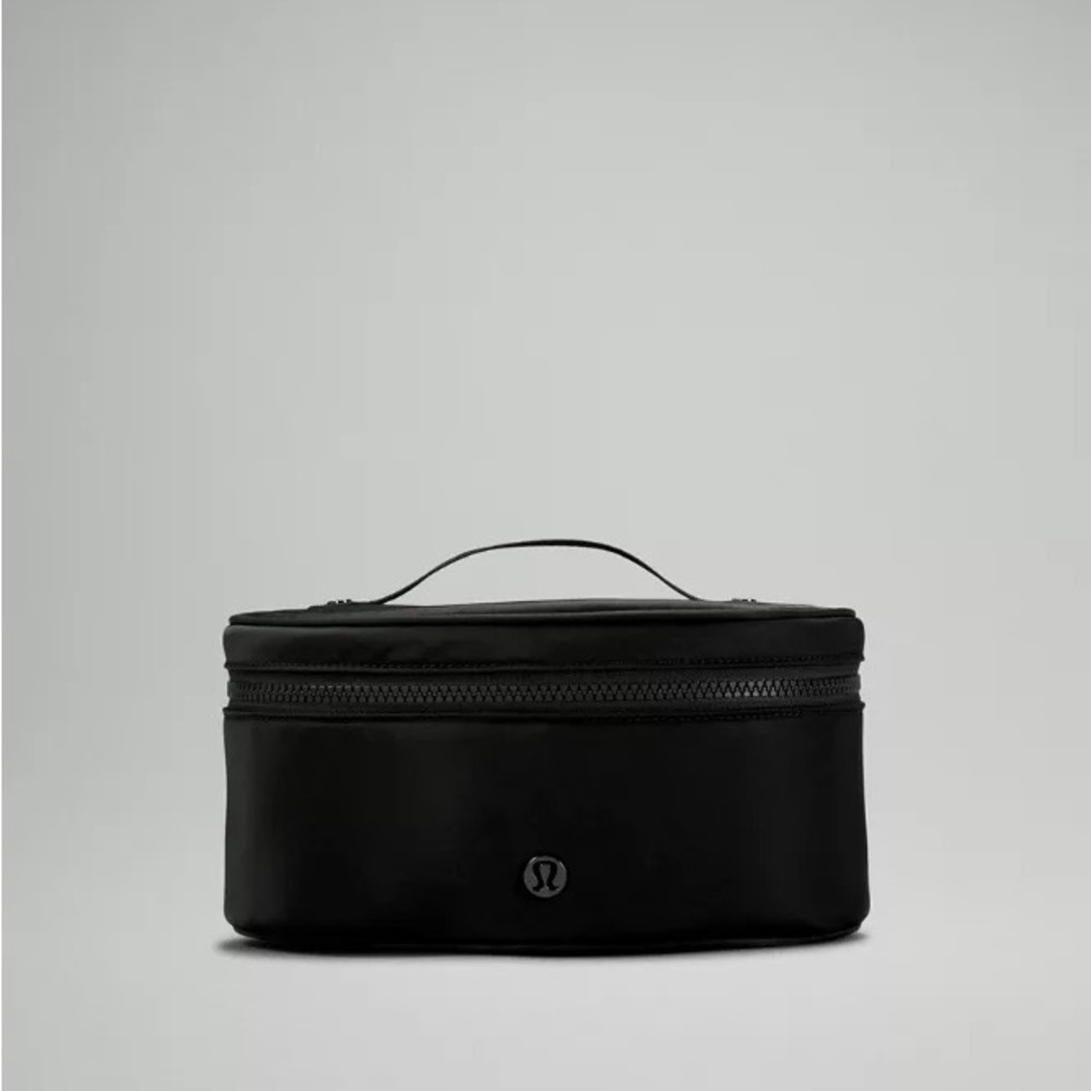 NWT Lululemon Oval Top-Access Kit 3.5L Vanity Make up Case
